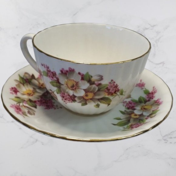 Bone China - Tea Cup and Saucer Set - Picture 3 of 3